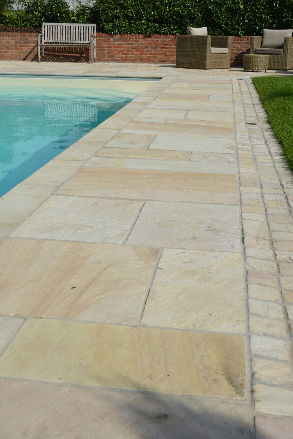 Cotswold Mint_Harlequin Pools_20150911_0275 Cranbourne Stone